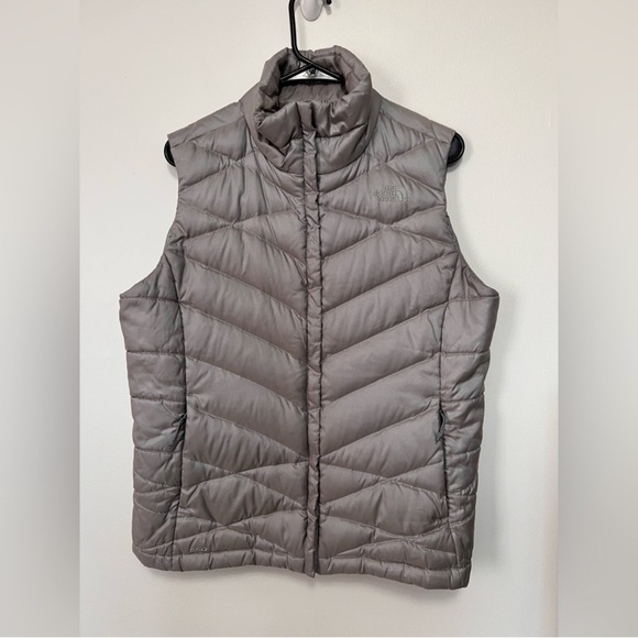 WOMENS LARGE NORTH FACE PUFFER VEST - Picture 1 of 4
